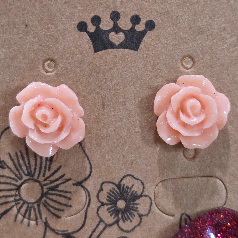 NOS Pale Pink Floral Rose 3D High Detail Flower Stud Pierced Earrings - Picture 3 of 8